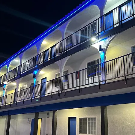 Cloud 9 Inn Lax-2